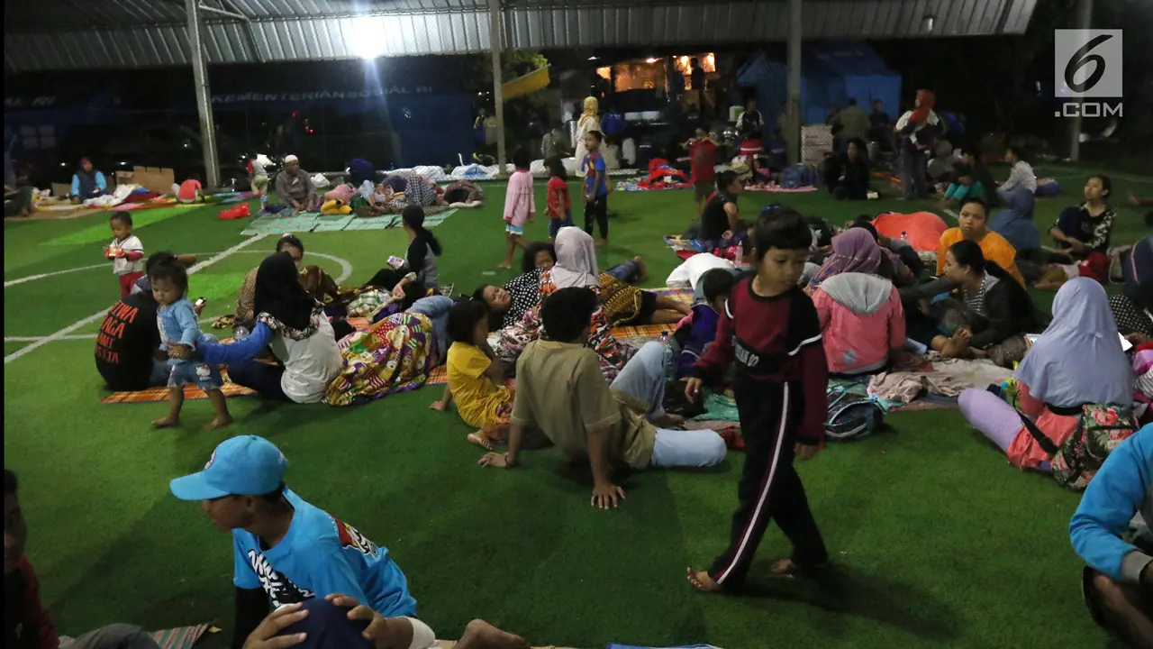 Pengungsi Tsunami Anyer di Lapangan Futsal
