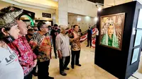 Sekretaris Jenderal PDIP Hasto Kristiyanto menyempatkan untuk hadir dalam pameran lukisan bertema 'Freedom Of Harmony' yang digelar dalam memperingati HUT ke-77 RI di Jakarta, Selasa (23/8/2022). (Foto: Dokumentasi PDIP).