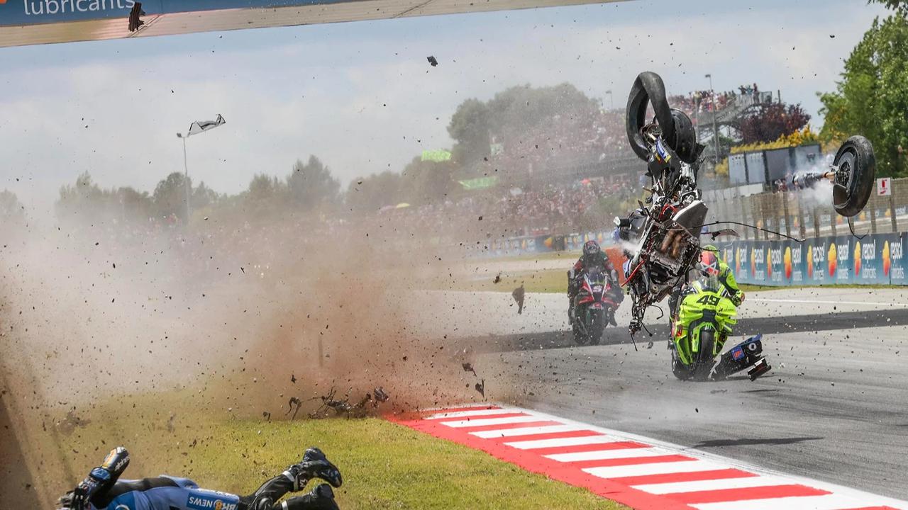 FOTO: Detik Detik Alex Marquez Terlempar dalam Kecelakaan Horor MotoGP Catalunya 2026