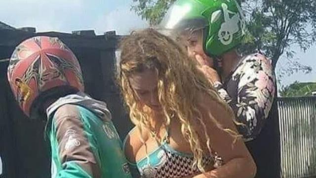 7 Momen Ngakak Penumpang Maksa Naik Ojek Online