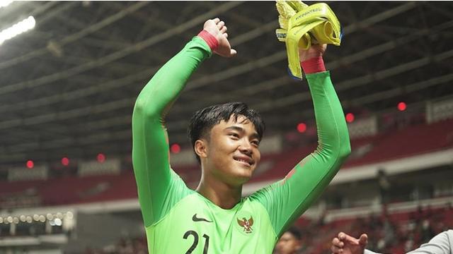 Cedera Panjang, Ini 5 Potret Terbaru Ernando Ari Kiper Persebaya Surabaya