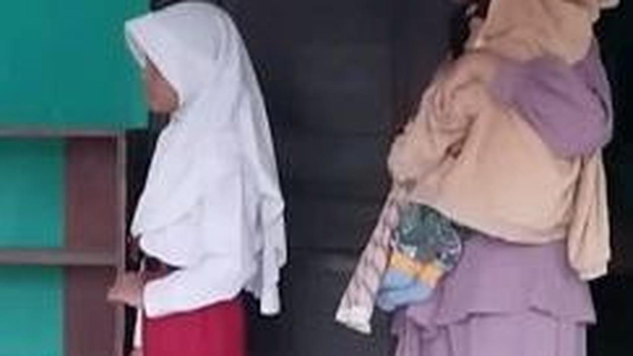 Suasana Hari Pertama Masuk SD di Jateng, Orang Tua Rebutan Bangku Paling Depan Buat Anak