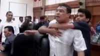 Ketua dan Wakil DPRD Maluku Nyaris Berkelahi