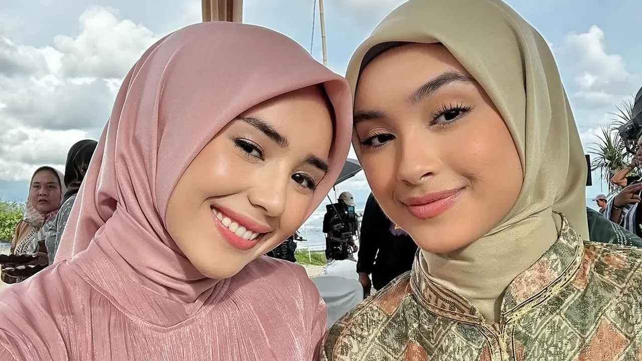 Pesona Elegan Beby Tsabina Berhijab dalam Balutan Gaun Shimmer, Bangkitkan Tren Busana Lebaran Tahun Lalu