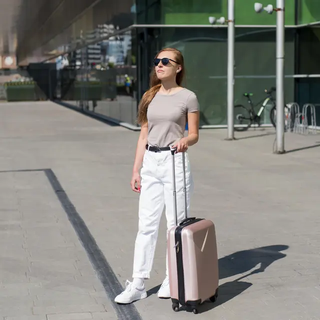 airport outfit (ilustrasi by Freepik)