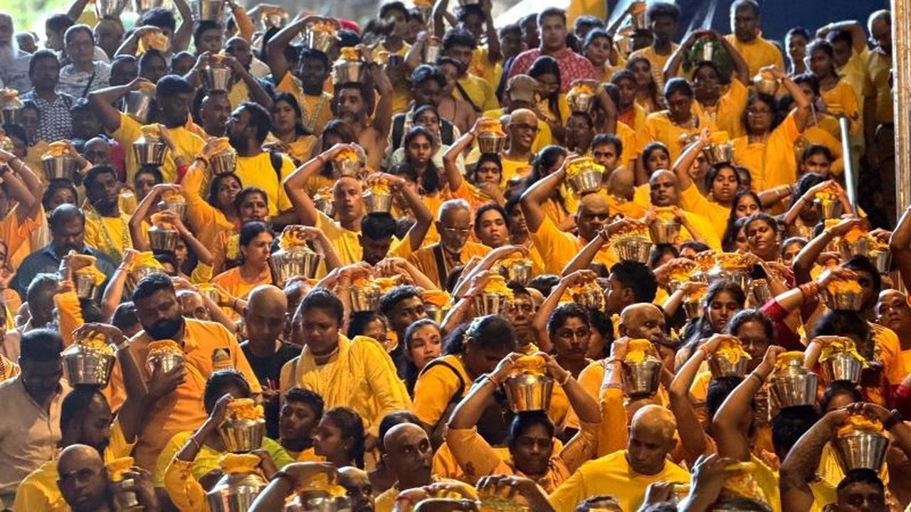 Ribuan Umat Hindu Ramaikan Perayaan Thaipusam di Malaysia, Gua Batu Jadi Pusat Sakral