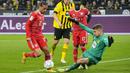Memasuki babak kedua, Bayern berhasil menambah keunggulan di menit ke-53 lewat Leroy Sane. (AP Photo/Martin Meissner)