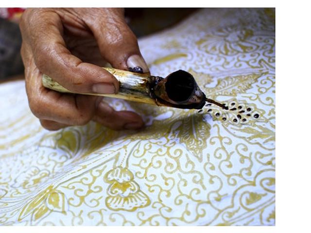 Batik Adalah Seni Lukis Unik Khas Indonesia Kenali Jenis Jenisnya Lifestyle Liputan6 Com