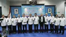 Kepala BNN, Budi Waseso (Buwas) beserta Menteri PANRB, Asman Abnur dan sejumlah stafnya berfoto bersama usai melakukan penandatanganan Nota Kesepahaman di Kantor BNN, Cawang, Jakarta, Senin (8/5). (Liputan6.com/Yoppy Renato)