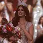 Miss India, Harnaaz Sandhu, dinobatkan sebagai Miss Universe 2021 selama kontes kecantikan Miss Universe ke-70 di kota pesisir Laut Merah selatan Israel, Eilat pada 13 Desember 2021. (Menahem KAHANA / AFP)