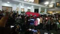 Jenazah BJ Habibie dibawa ke rumah duka di Patra Kuningan, Jakarta Selatan. (Putu Merta Surya Putra)