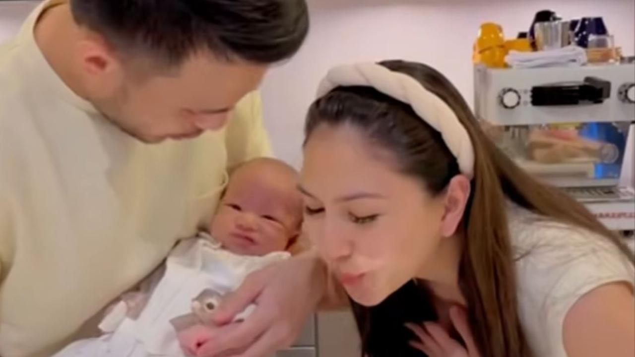 Potret Jessica Mila Bagikan Momen Bahagia Bertiga, Kyarra Arunika sang Anak Kini Sudah Berusia Setahun