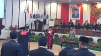 Kala Asap Dupa Mengepul di Ruang DPRD Sulawesi Utara