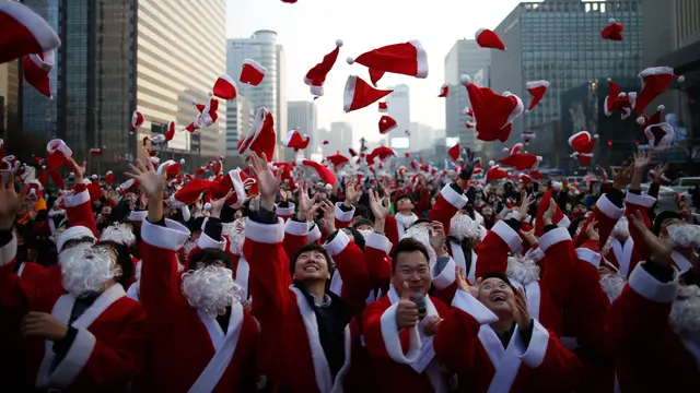 20151224-Hari-Natal-Santa-Claus-Korea-Selatan-Reuters