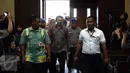 Gubernur DKI, Basuki Tjahaja Purnama tiba di Pengadilan Tipikor Jakarta, untuk menjadi saksi dalam persidangan dengan terdakwa Mohamad Sanusi, Senin (4/9). Ahok menjadi saksi atas kasus dugaan suap raperda tentang reklamasi. (Liputan6.com/Faizal Fanani)