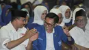Cagub DKI Jakarta, Anies Baswedan berbincang dengan Ketua DPW PAN, Eko Hendro Purnomo saat deklarasi, Jakarta, Sabtu (18/3). DPW PAN DKI Jakarta deklarasikan dukungan untuk Anies-Sandi sebagai Cagub-Cawagub DKI Jakarta. (Liputan6.com/Yoppy Renato)