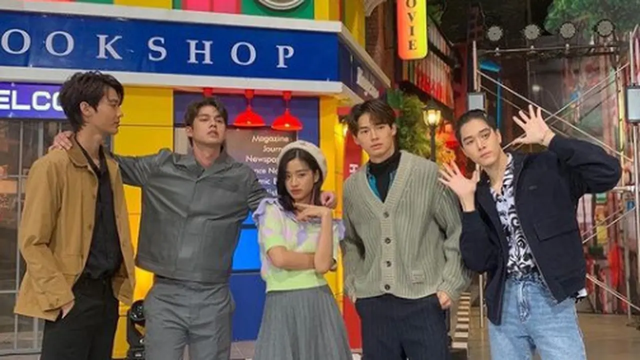 Bertabur Bintang, Ini 6 Potret Pemain F4 Thailand di Balik Layar Syuting