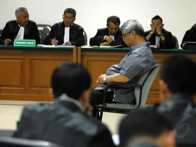 Akil Mochtar menghadapi sidang pembacaan tuntutan di Pengadilan Tipikor, Jakarta, Senin (16/6/14). (Liputan6.cpm/Miftahul Hayat)