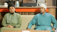 Ada 8 golongan yang wajib menerima zakat fitrah. Mereka adalah fakir, miskin, riqab,gharim, mualaf, fisabilillah, ibnu sabil, dan amil zakat. Orang-orang di luar 8 golongan tersebut tidak wajib dizakati. Kecuali mereka misalnya menjadi fisabilillah atau b