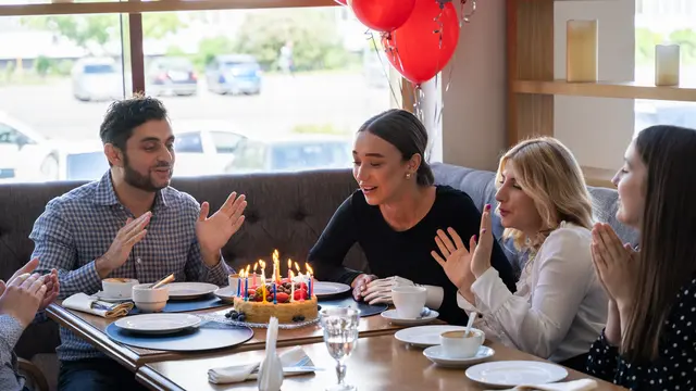 ilustrasi ulang tahun sahabat