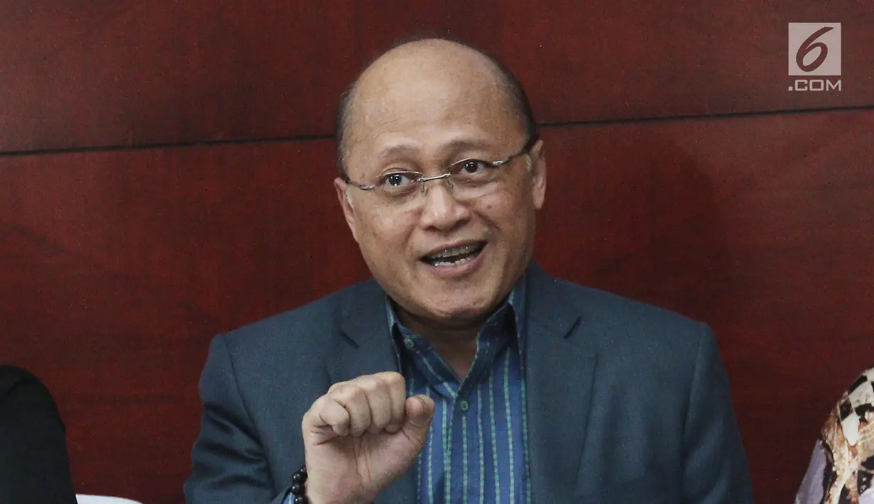 Mario Teguh memberikan keterangan kepada awak media saat jumpa pers syukuran kemenangan atas kasus Kiswinar di kawasan Menteng, Jakarta, Senin (21/8). (Liputan6.com/Herman Zakharia)