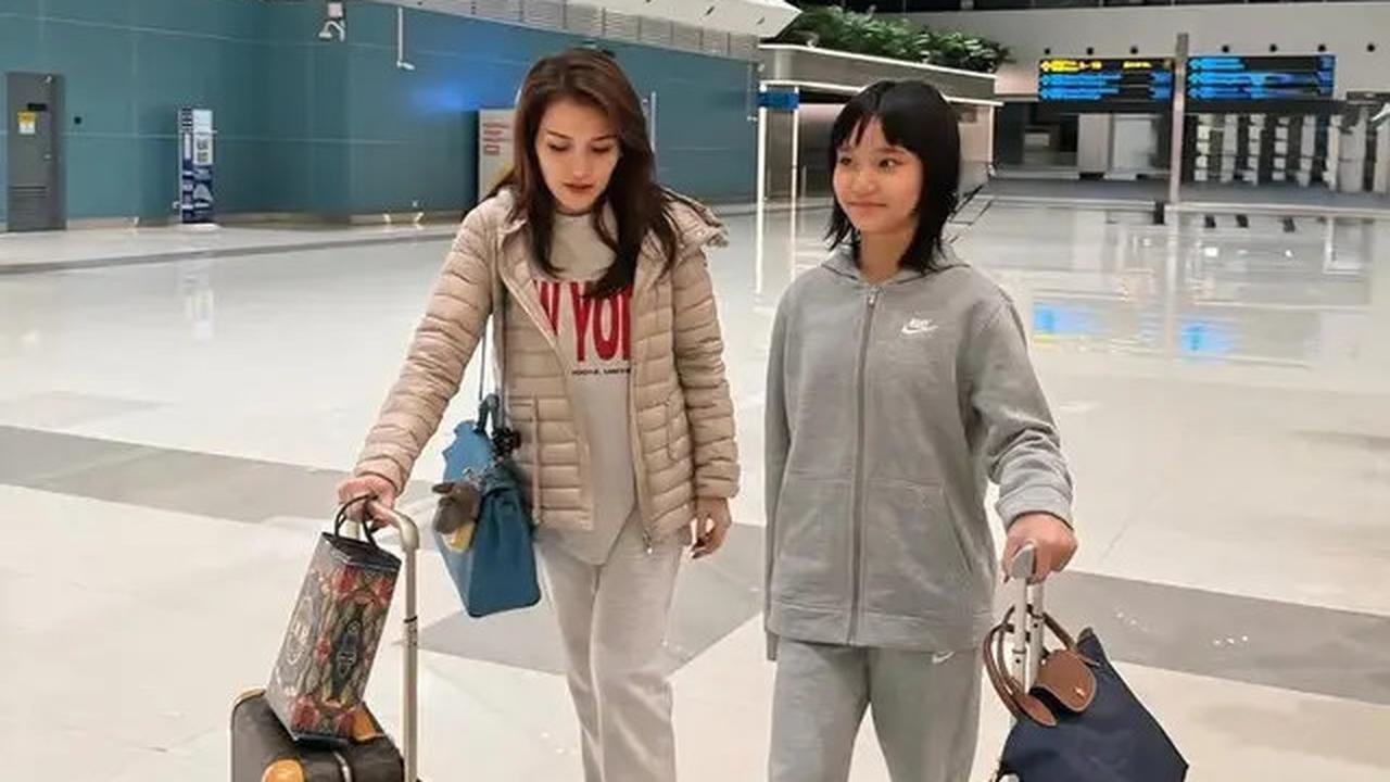 Intip Outfit Ayu Ting Ting Bawa Tiga Tas Hermes saat Jalan-Jalan ke Jepang Bersama Keluarga, Jadi Bukti Penyanyi Dangdut Sukses