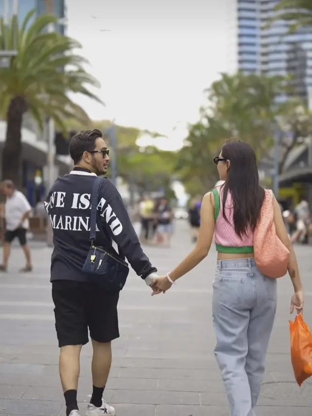 Syahnaz Sadiqah baru saja pulang liburan dari Australia bersama sang suami, selama di negeri Kangguru dia selalu membagikan keseruannya