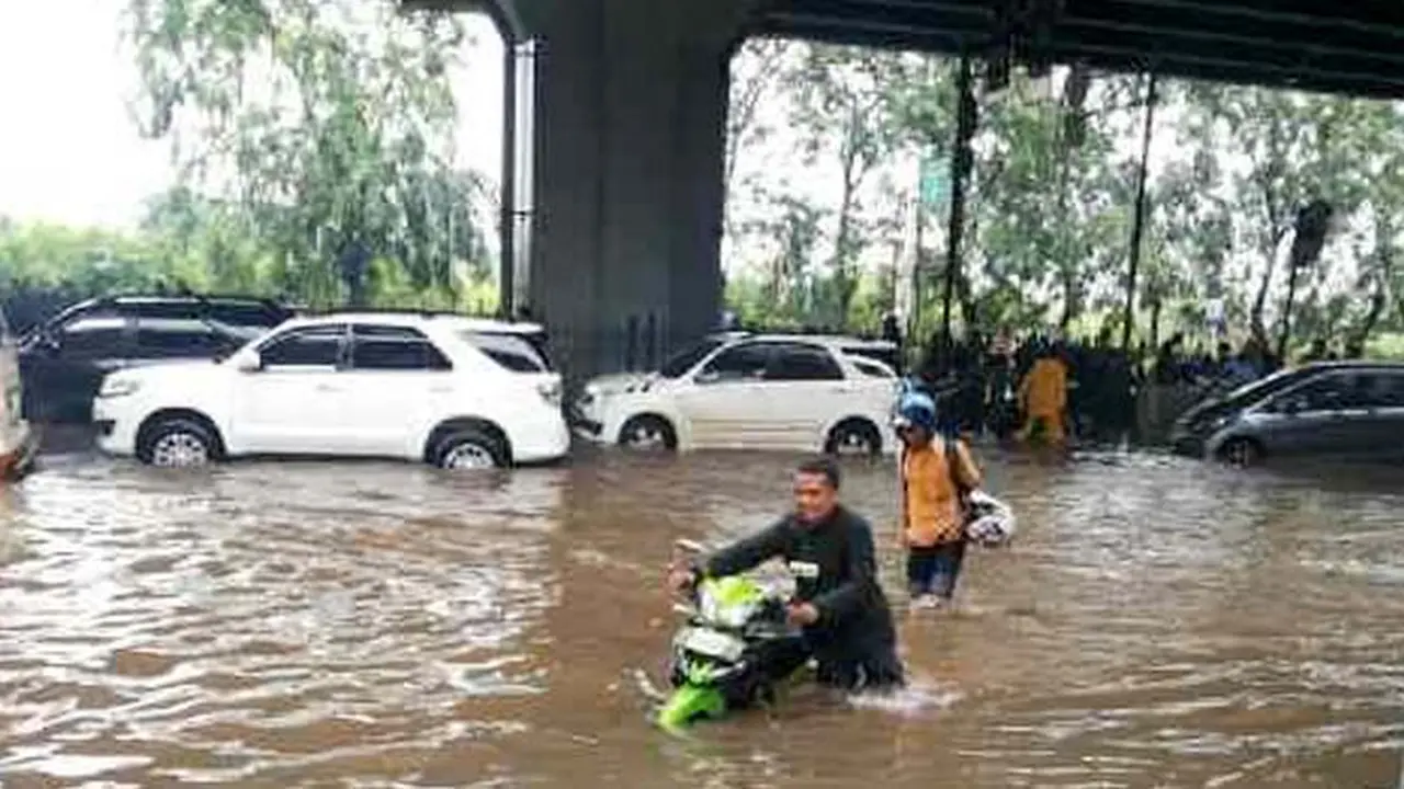 banjir-yos-sudarso-140205c.jpg