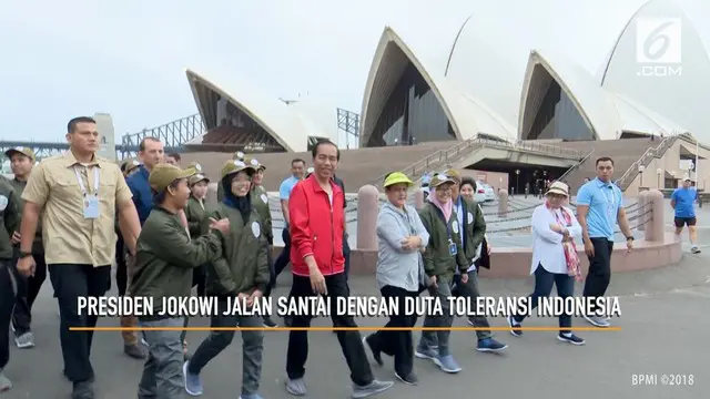Dalam kunjungannya ke Australia Jokowi menyempatkan diri jalan santai dengan 18 duta toleransi Indonesia di Botanical Garden Sydney Australia