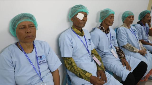600 Warga Lombok Ikuti Operasi Katarak Gratis untuk Hadang Disabilitas Netra. Foto: Kemensos.