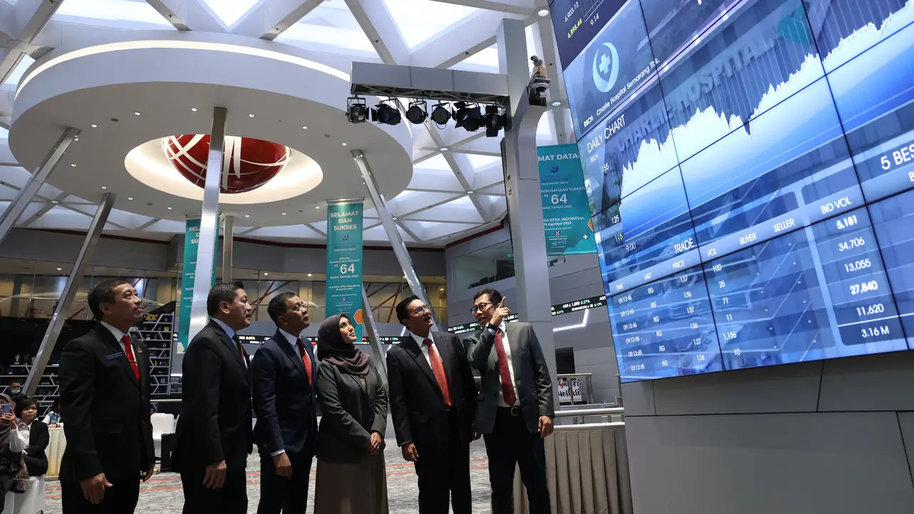 Pencatatan perdana saham PT Charlie Hospital Semarang Tbk (RSCH), Senin (28/8/2023). (Foto: BEI)