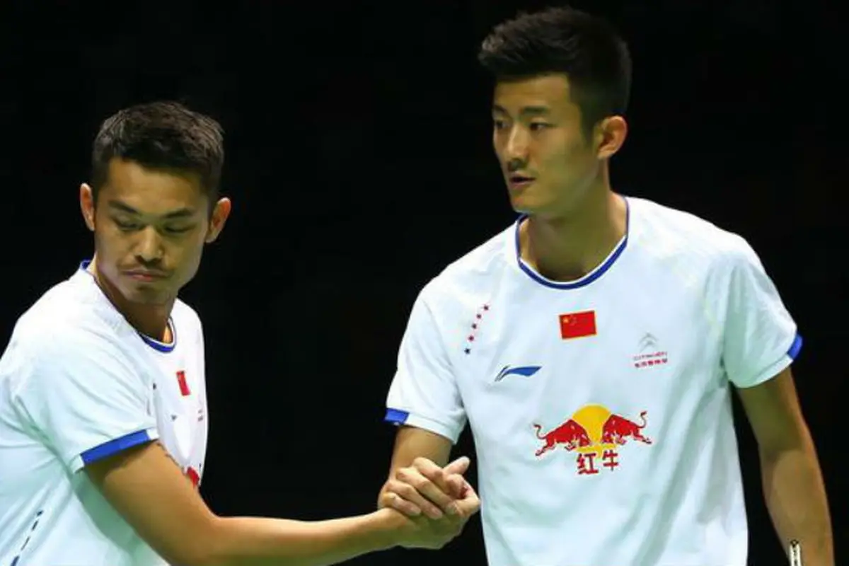 Lin Dan dan Chen Long (kanan)