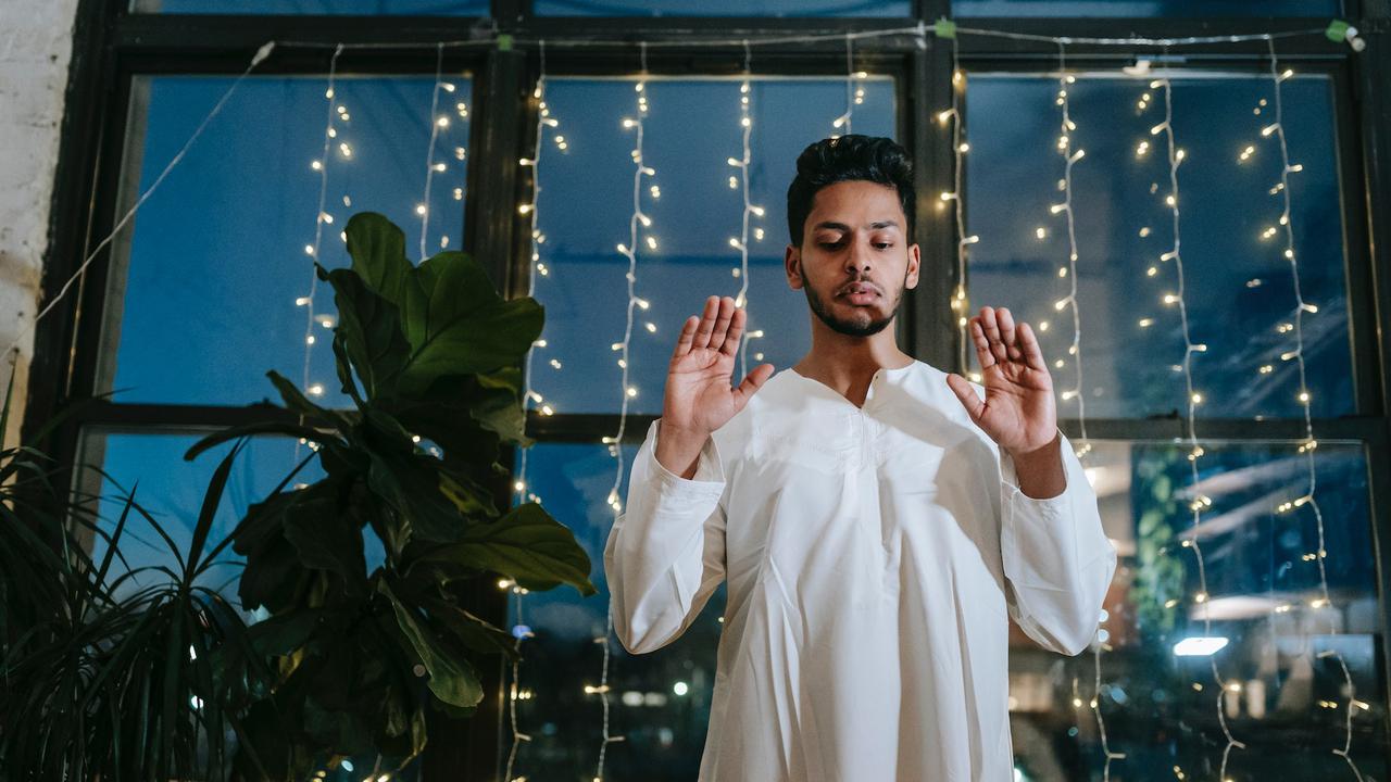 Ilustrasi salat, muslim, ibadah.