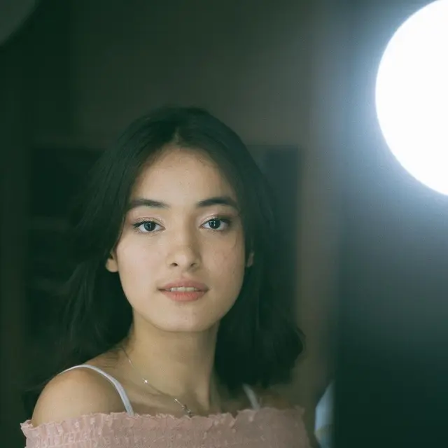 Belum Genap 20 Tahun, 6 Artis Indonesia Ini Totalitas Berperan Sebagai Istri