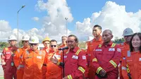 Menteri Energi dan Sumber Daya Mineral (ESDM) Bahlil Lahadalia di proyek Tangguh LNG di Kabupaten Teluk Bintuni, Papua Barat, Rabu (11/6/2025)
