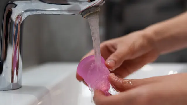 Ganti Pembalut ke Menstrual Cup, Solusi Praktis dan Ramah Bumi untuk Menstruasi Higienis