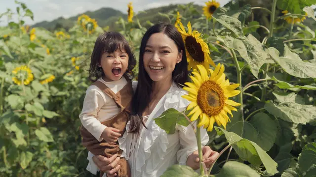 keluarga oktober banyak tawa