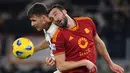 AS Roma unggul lebih dulu lewat eksekusi penalti Paulo Dybala di menit ke-42. (Tiziana FABI/AFP)