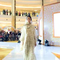 Kota Kasablanka kembali menghadirkan Ramadan Runway dengan menampilkan karya 10 desainer ternama Tanah Air. (Dok/Fimela.com/Hilda Irach).