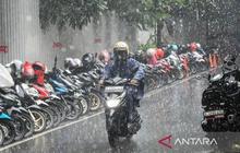 Prakiraan Cuaca Jakarta: Sebagian Wilayah Diguyur Hujan Ringan Siang Hingga Malam Hari