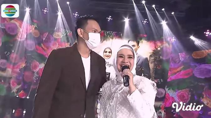 Usai menikah, Ikke Nurjanah kian mesra dengan sang suami. (Sumber: YouTube/Indosiar)