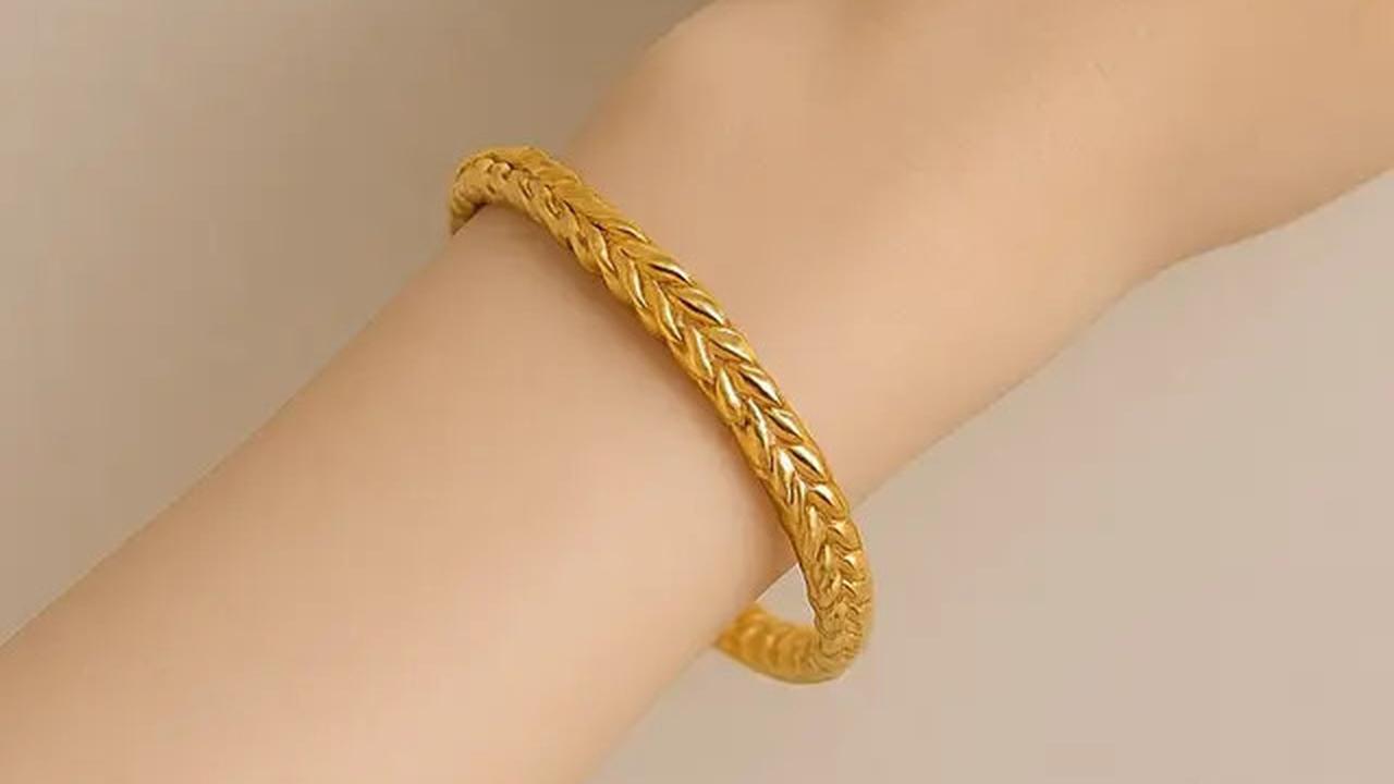 10 Model Gelang Emas Bangle Kekinian 2025 untuk Tangan Kecil, Tampil Elegan dan Modis