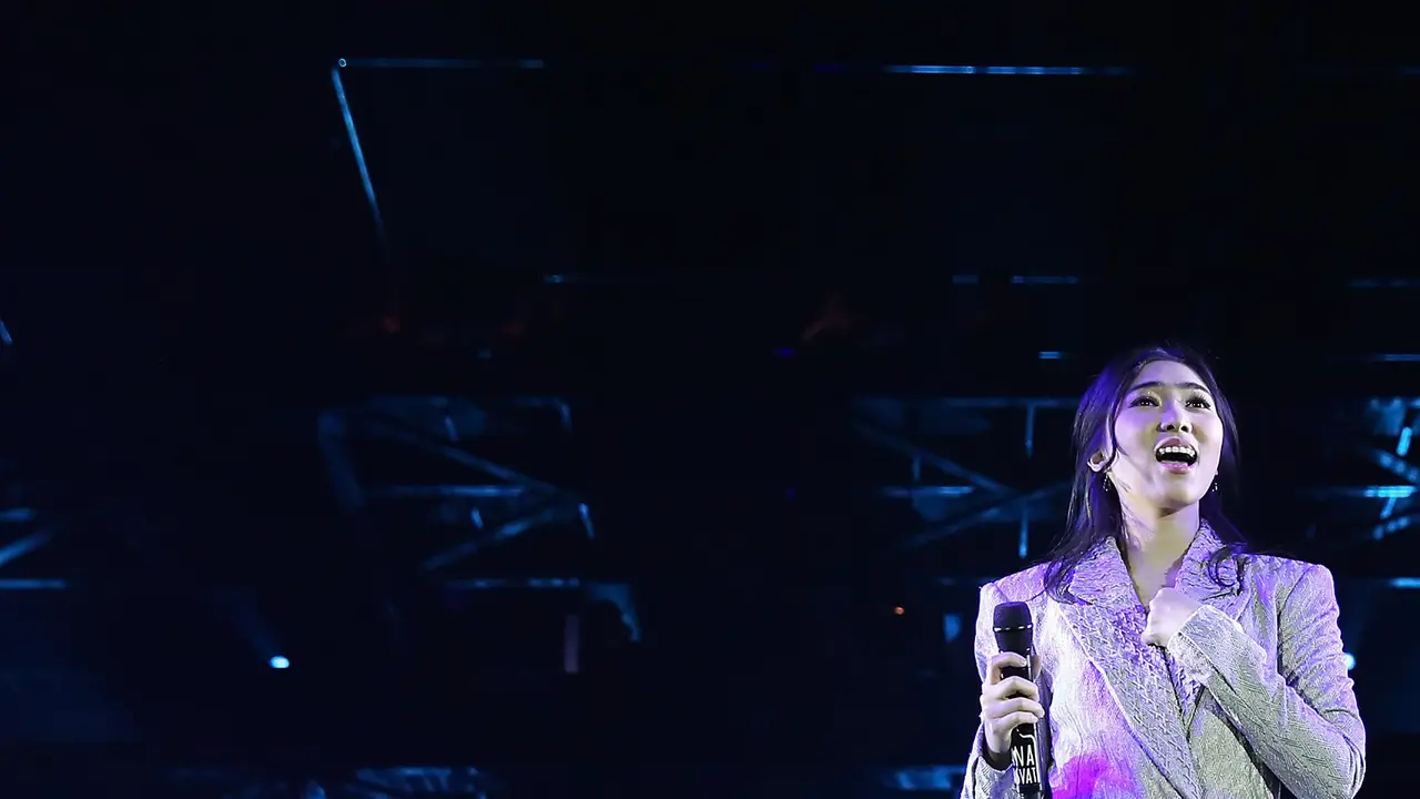 Isyana Sarasvati di Konser Rossa