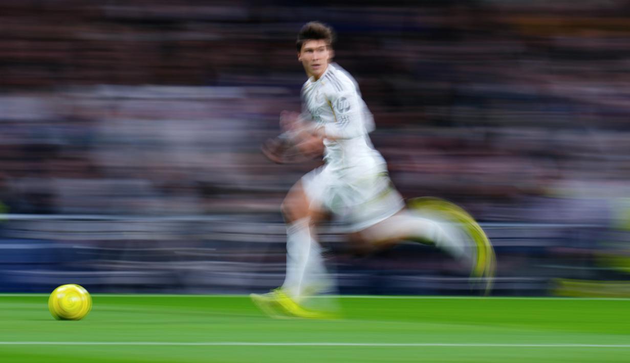 Kemenangan ini membawa Real Madrid ke puncak klasemen sementara Liga Spanyol dengan 60 poin dari 24 laga. (AP Photo/Manu Fernandez)