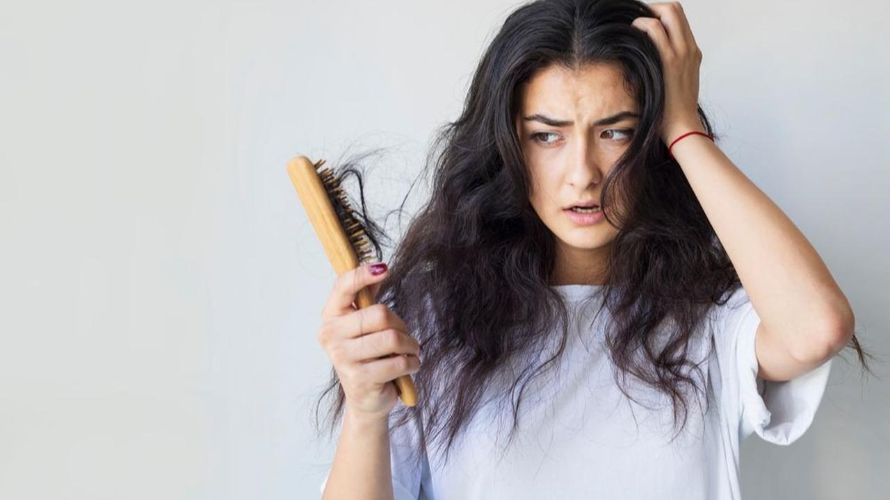 5. Kerontokan Rambut<br>