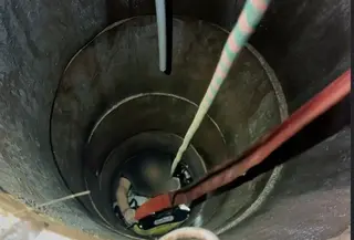 7 Jam Menegangkan Petugas Damkar Evakuasi Remaja dari Sumur Sedalam 16 Meter di Semarang (Instagram @Adebhakti)