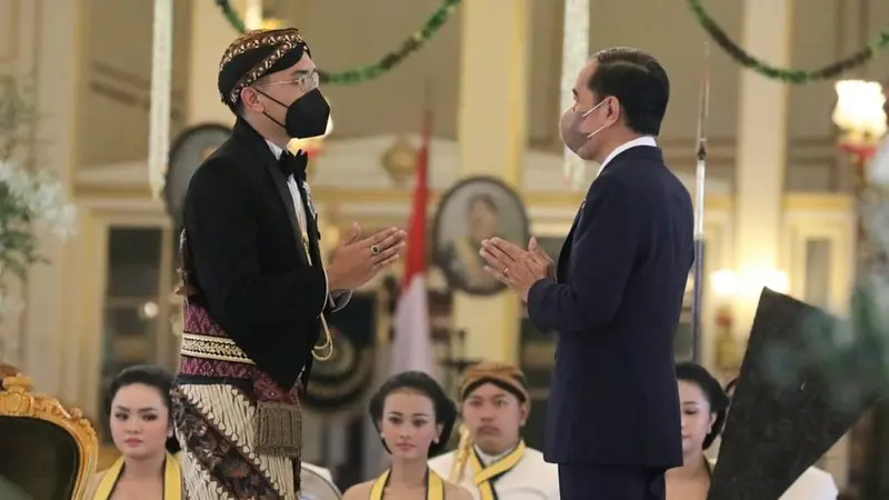 Presiden Jokowi dan GPH Bhre Cakrahutomo. (Foto: Dok. Instagram @ganjar_pranowo)