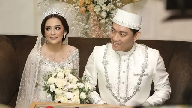 Pernikahan Artis Melepas Status Duda