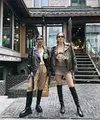 Yasmine Wildblood tampil berani di Korea Selatan. Kali ini ia terlihat begitu memukau dalam balutan outfif yang nyentrik. [Foto: Instagram/ Yasmine Wildblood]