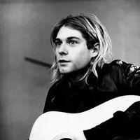 Sempat menyatakan membenci Paul McCartney, rekaman Kurt Cobain mengcover lagu The Beatles And I Love Her tersebar di internet.